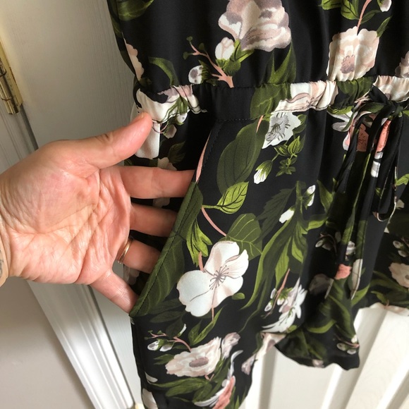 Romper- black floral with drawstring - Picture 3 of 6